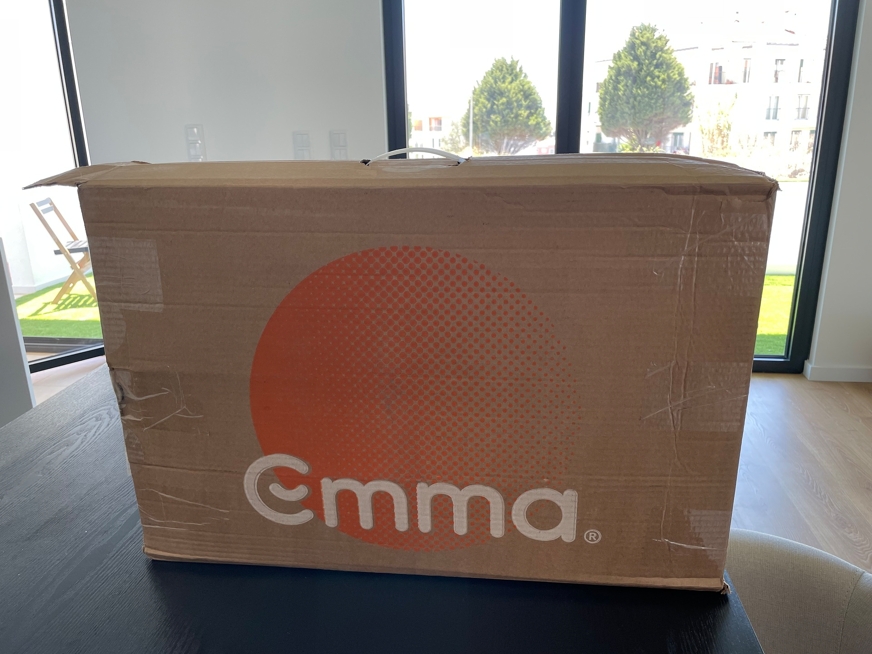 caixa em que o travesseiro antiestresse da emma veio embalado